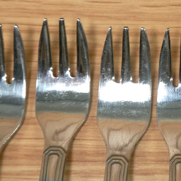 Vintage Excel of Japanese Stainless Steel Pastry Forks, Set of 8, Made in Japan - Picture 5 of 8